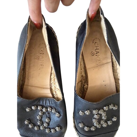 CHANEL Black Lambskin Interlocking Logo Espadrilles Flats Size 40 / US 10 - Picture 5 of 12